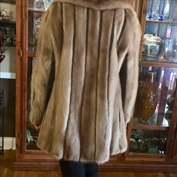 Mink coat needs home in a 🥶city t - Picture 2 of 4